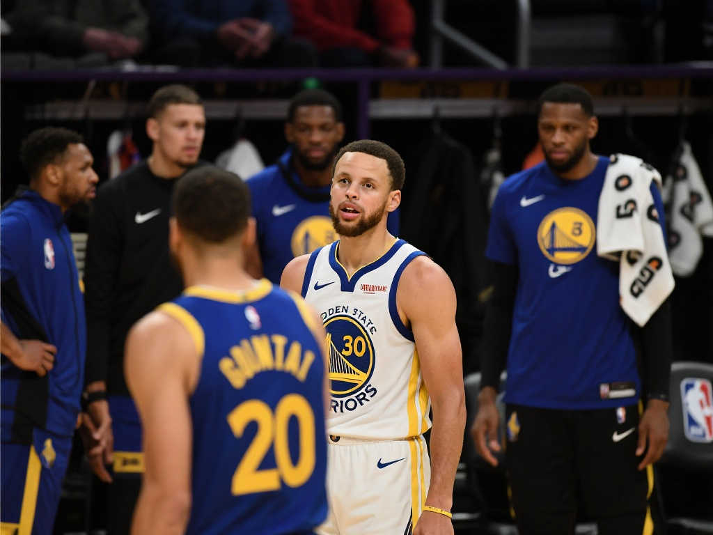 主场40分溃败破纪录!库里:未来6-8场成球队生死关键 主场40分溃败破纪录!库里:未来6-8场成球队生死关键